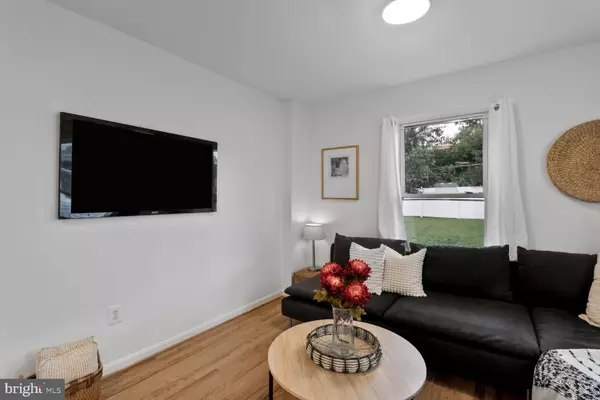 Arlington, VA 22203,711 N WAKEFIELD ST