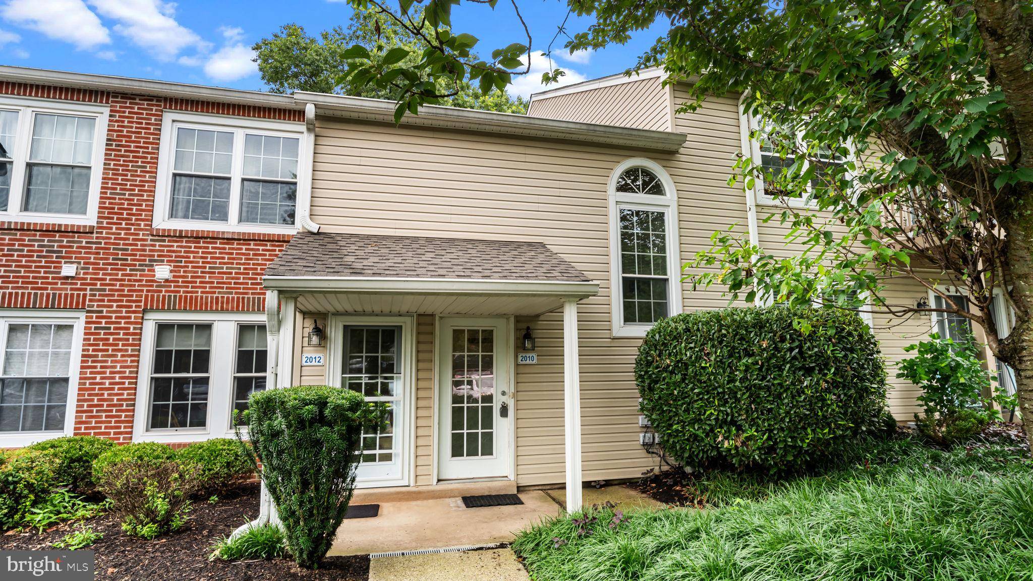 2010 BEACON HILL DR, Southampton, PA 18966