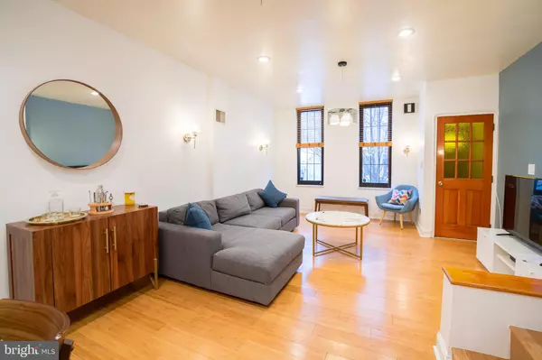 Philadelphia, PA 19123,242 FAIRMOUNT AVE