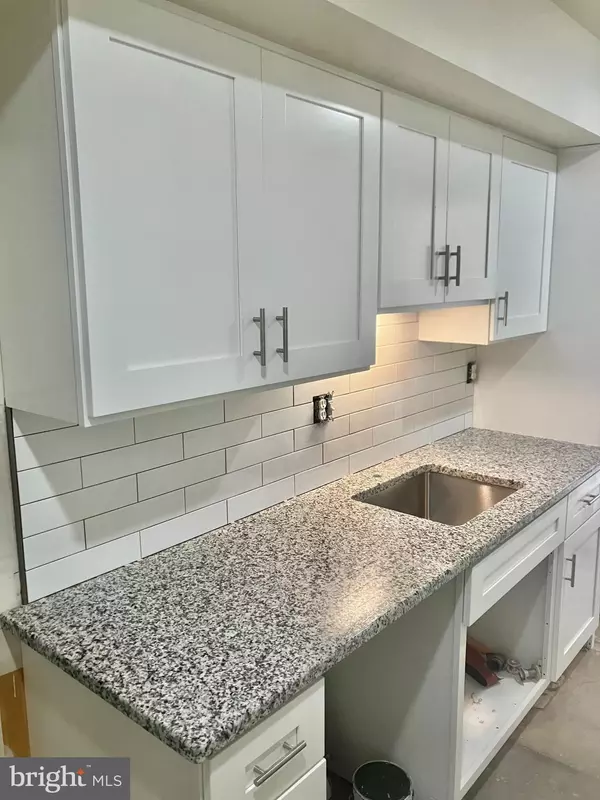 Paoli, PA 19301,560 FOXWOOD LN #560