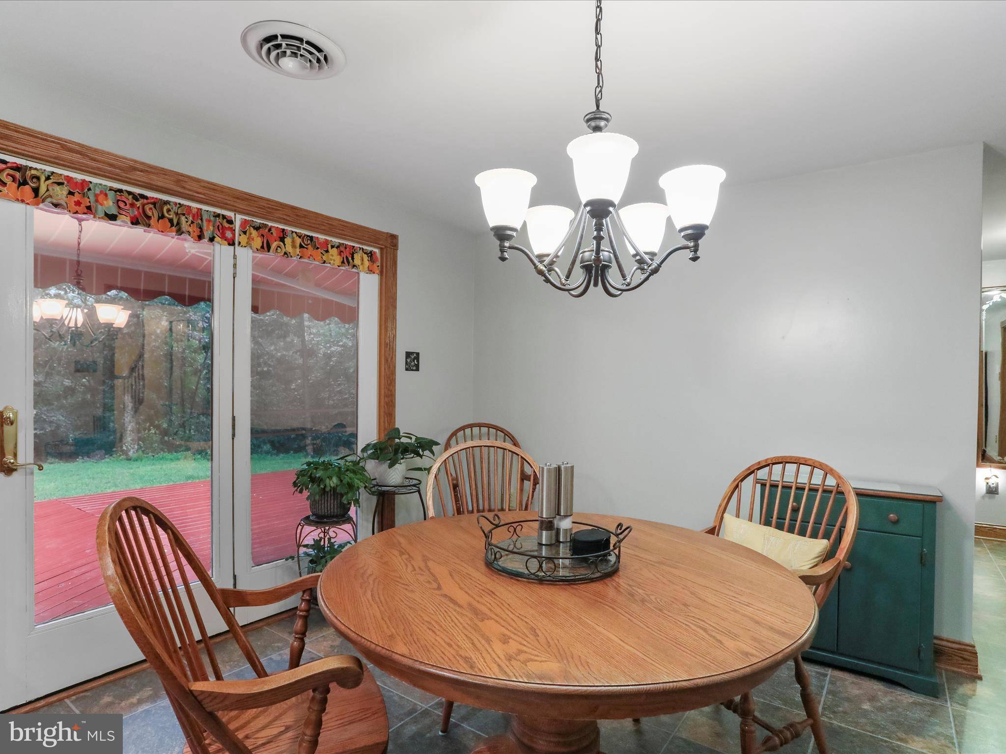 Hedgesville, WV 25427,260 EDITH LN