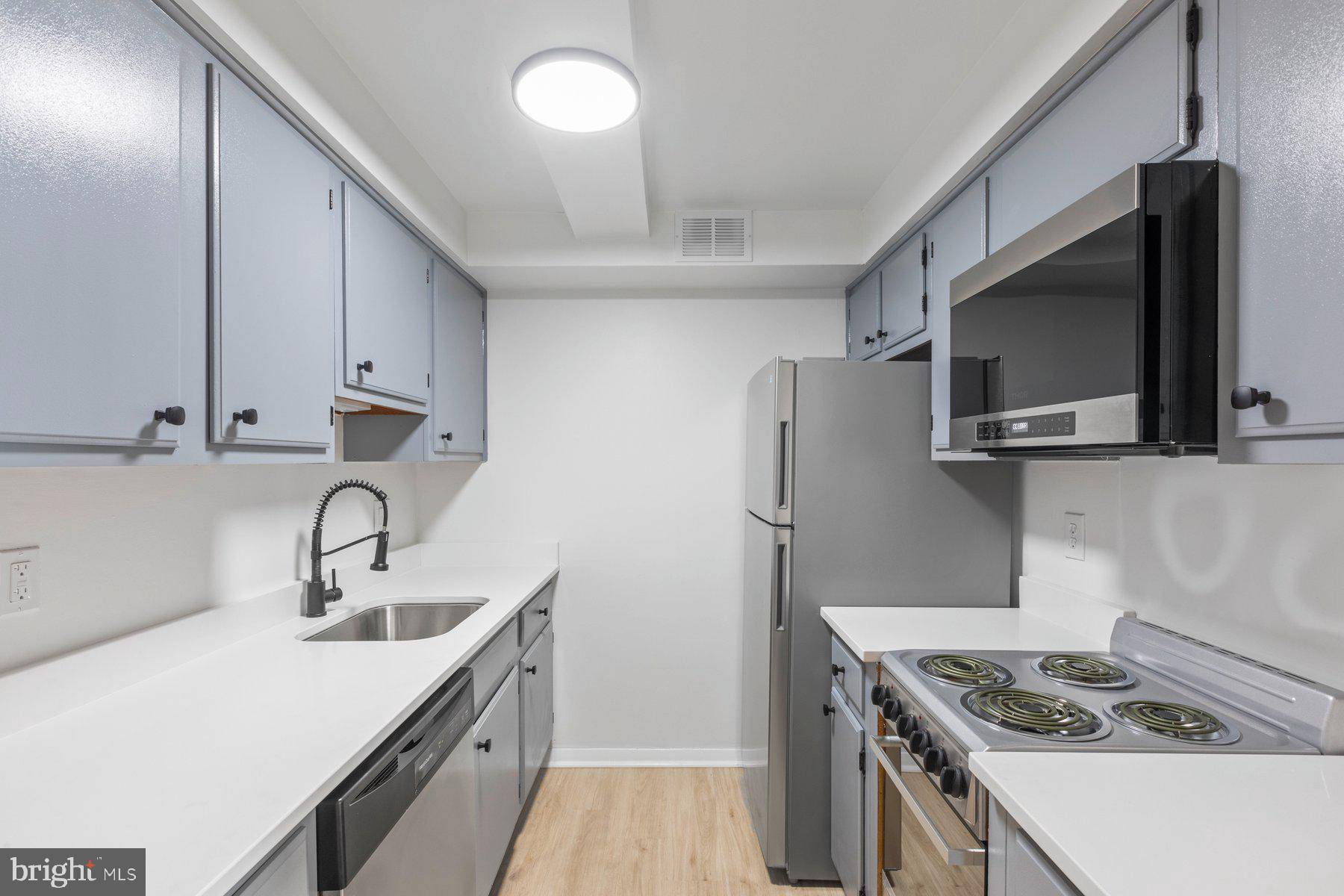 Alexandria, VA 22314,207 S PATRICK ST #102