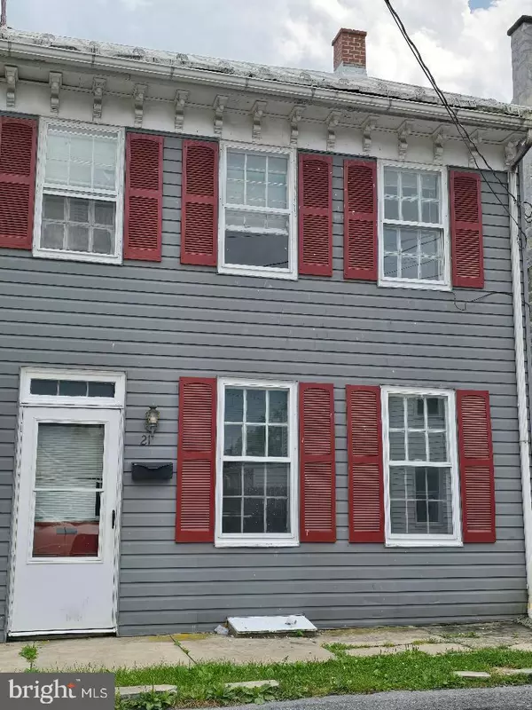 21 W GREEN ST, Mechanicsburg, PA 17055