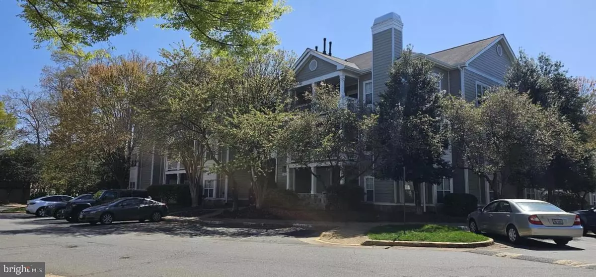 Reston, VA 20190,1705 LAKE SHORE CREST DR #25