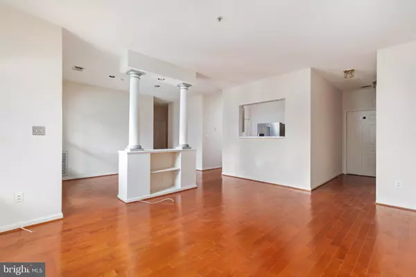 Reston, VA 20190,1705 LAKE SHORE CREST DR #25