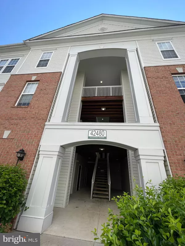 Brambleton, VA 20148,42480 ROCKROSE SQ #202