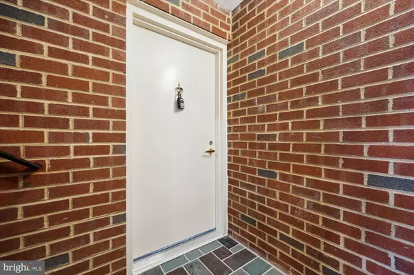 Gaithersburg, MD 20878,828 QUINCE ORCHARD BLVD #828-10