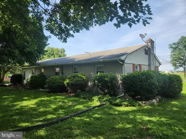 New Holland, PA 17557,464 N RAILROAD AVE