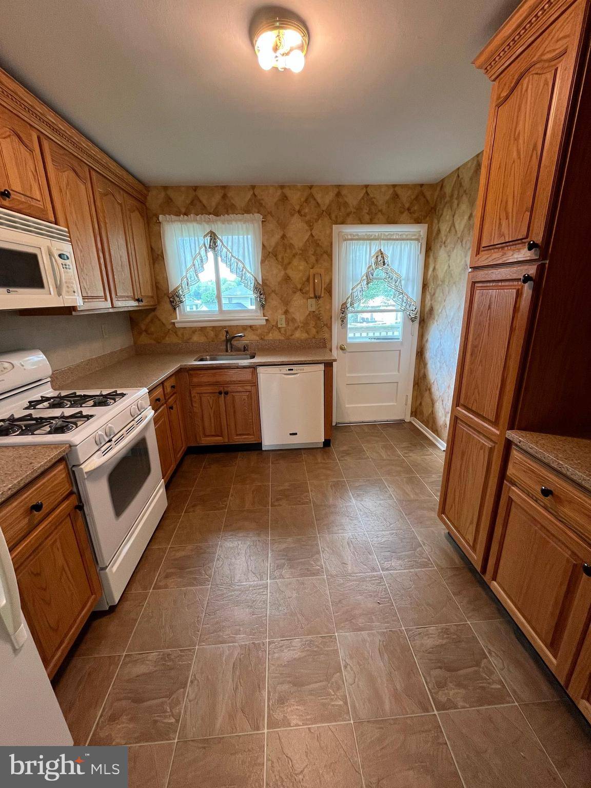 Delran, NJ 08075,25 HOLYOKE DR