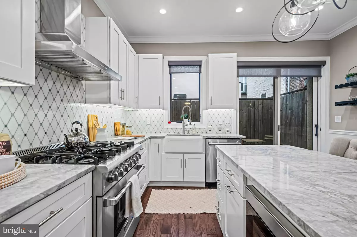 Philadelphia, PA 19147,854 S FRONT ST