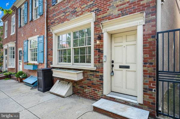 Philadelphia, PA 19147,854 S FRONT ST