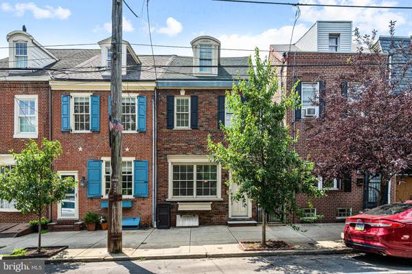 Philadelphia, PA 19147,854 S FRONT ST