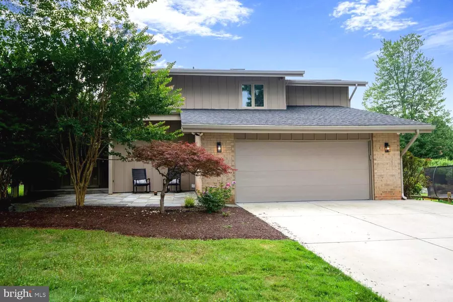 11121 BROAD GREEN DR, Potomac, MD 20854