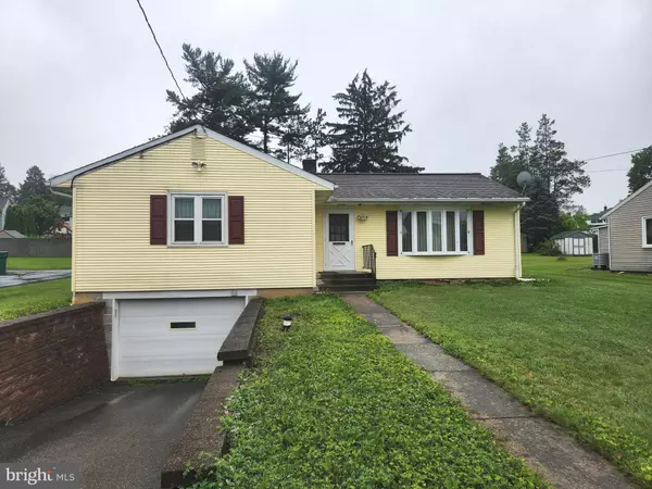 1930 MANOR RIDGE DR, Lancaster, PA 17603