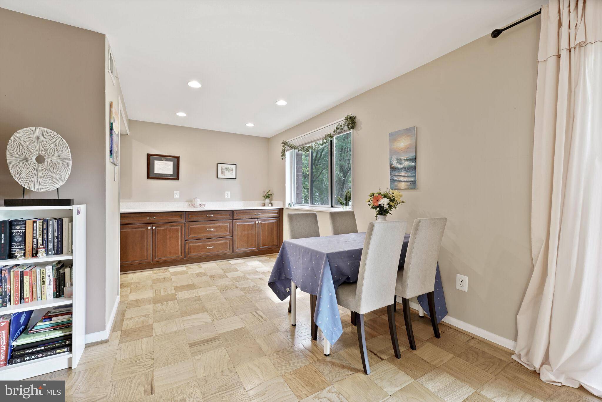 North Bethesda, MD 20852,10228 ROCKVILLE PIK #201