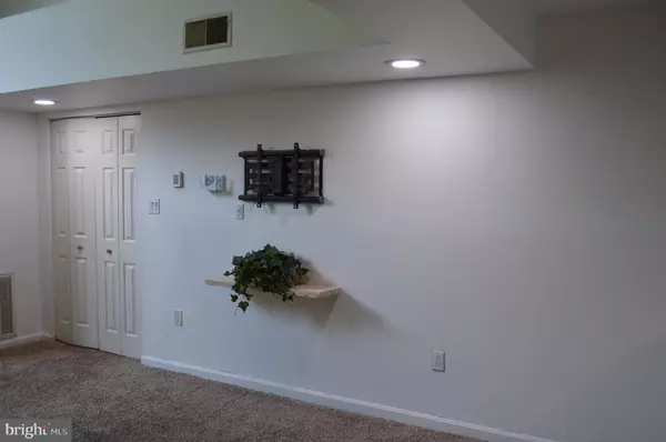 Harrisburg, PA 17110,910 CHERRINGTON DR #910