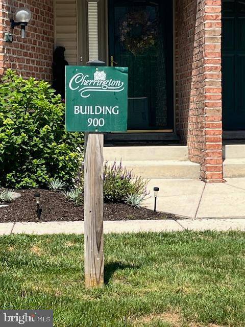 Harrisburg, PA 17110,910 CHERRINGTON DR #910