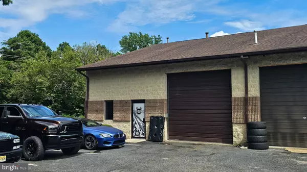 West Berlin, NJ 08091,1004 INDUSTRIAL DR #11