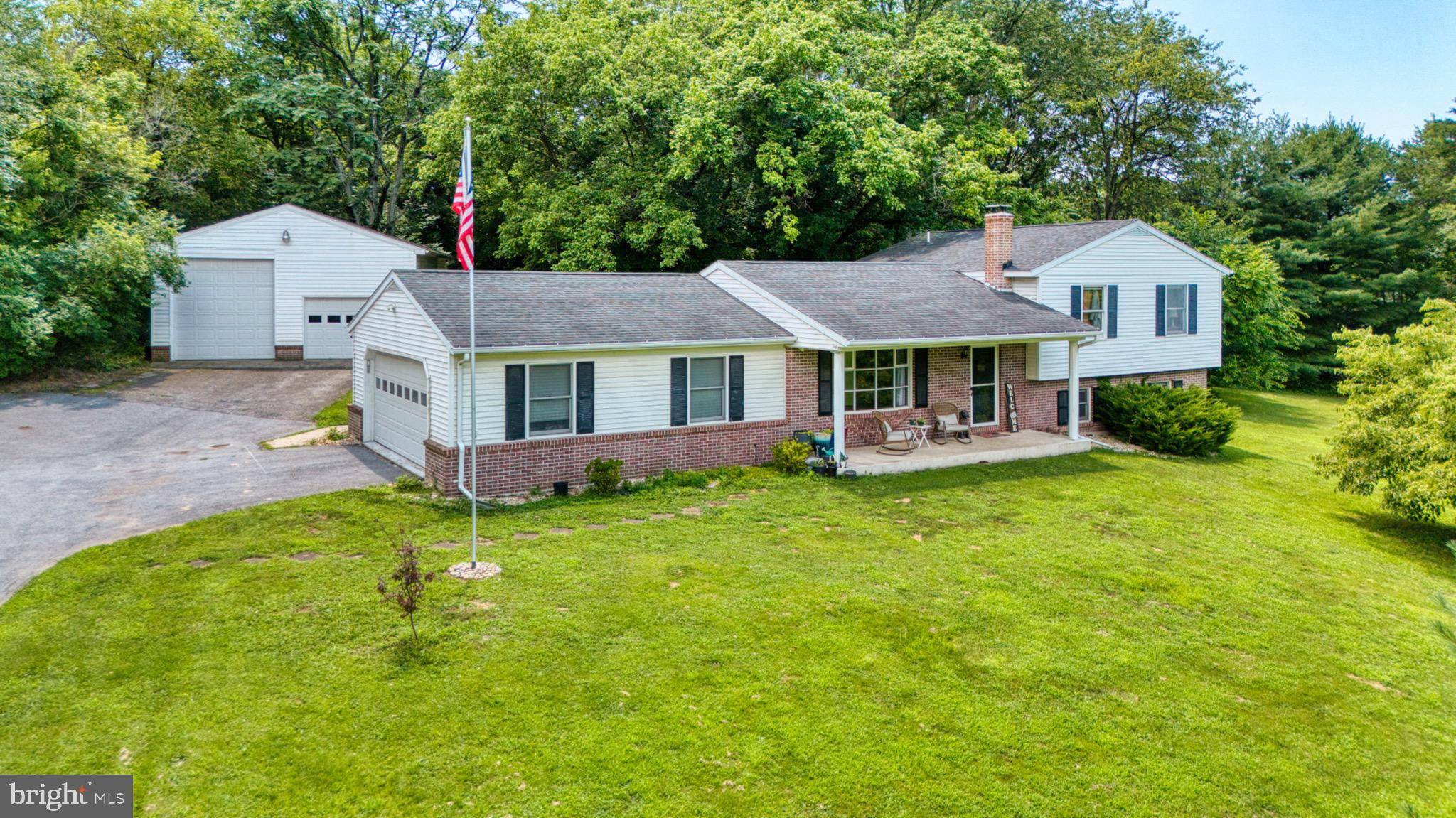 35 HEARTHSIDE DR, Falling Waters, WV 25419