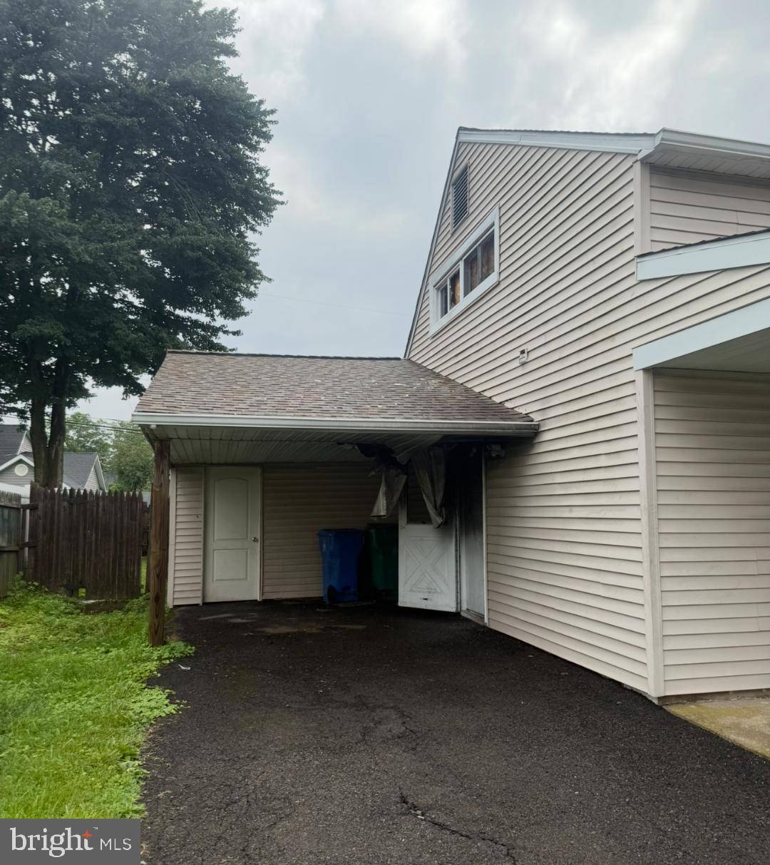 Levittown, PA 19057,16 GREENBRIER RD