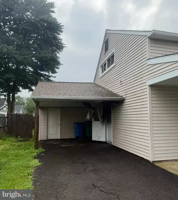 Levittown, PA 19057,16 GREENBRIER RD