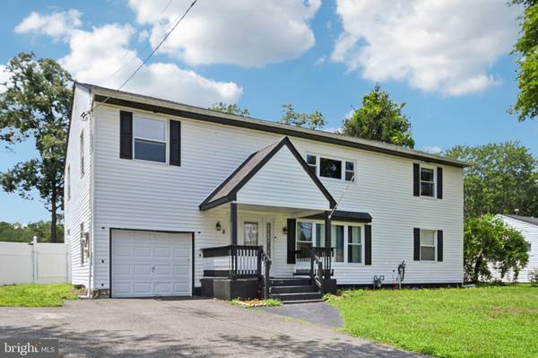 8 STAGECOACH RD, Southampton, NJ 08088