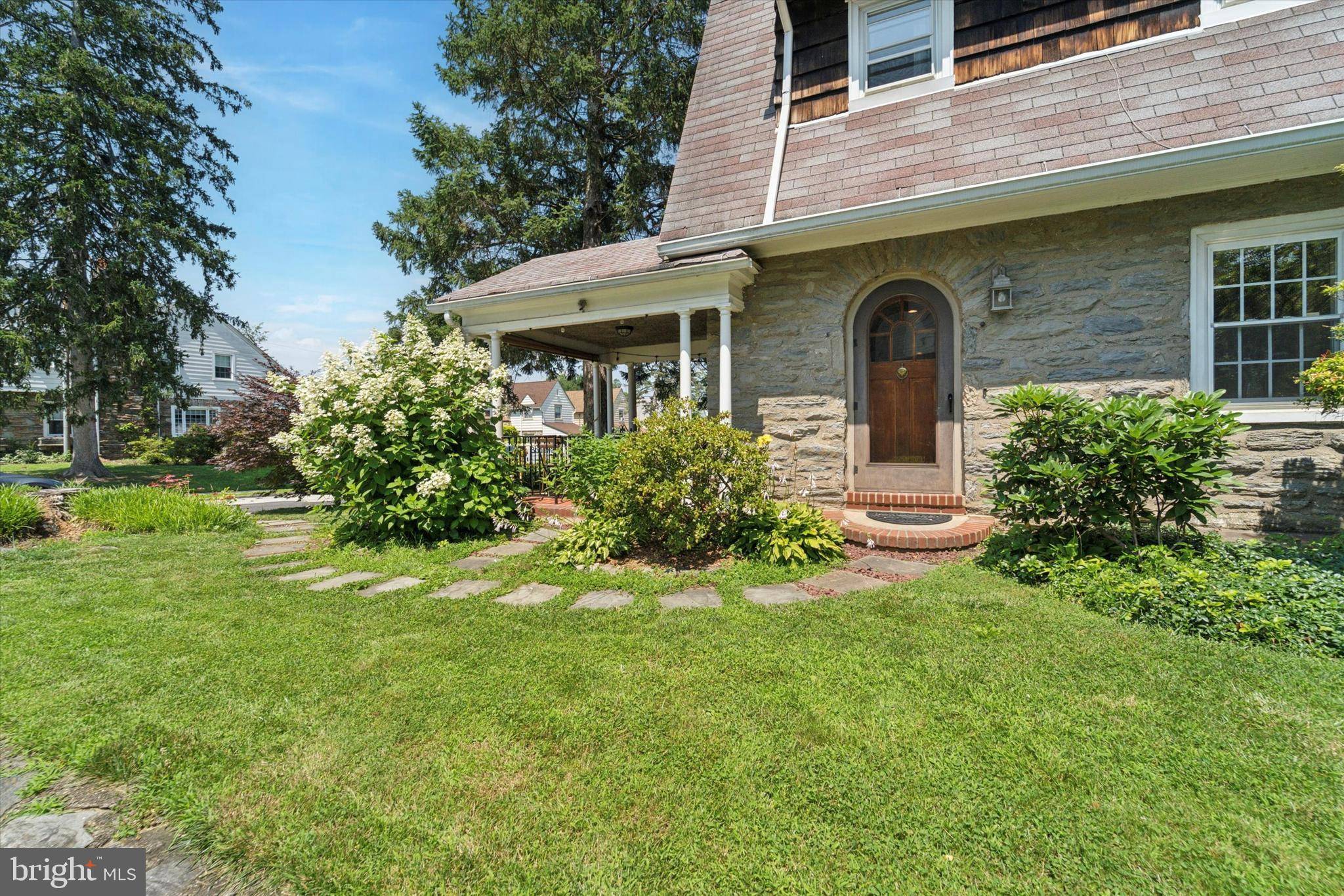 Wynnewood, PA 19096,1422 SURREY LN