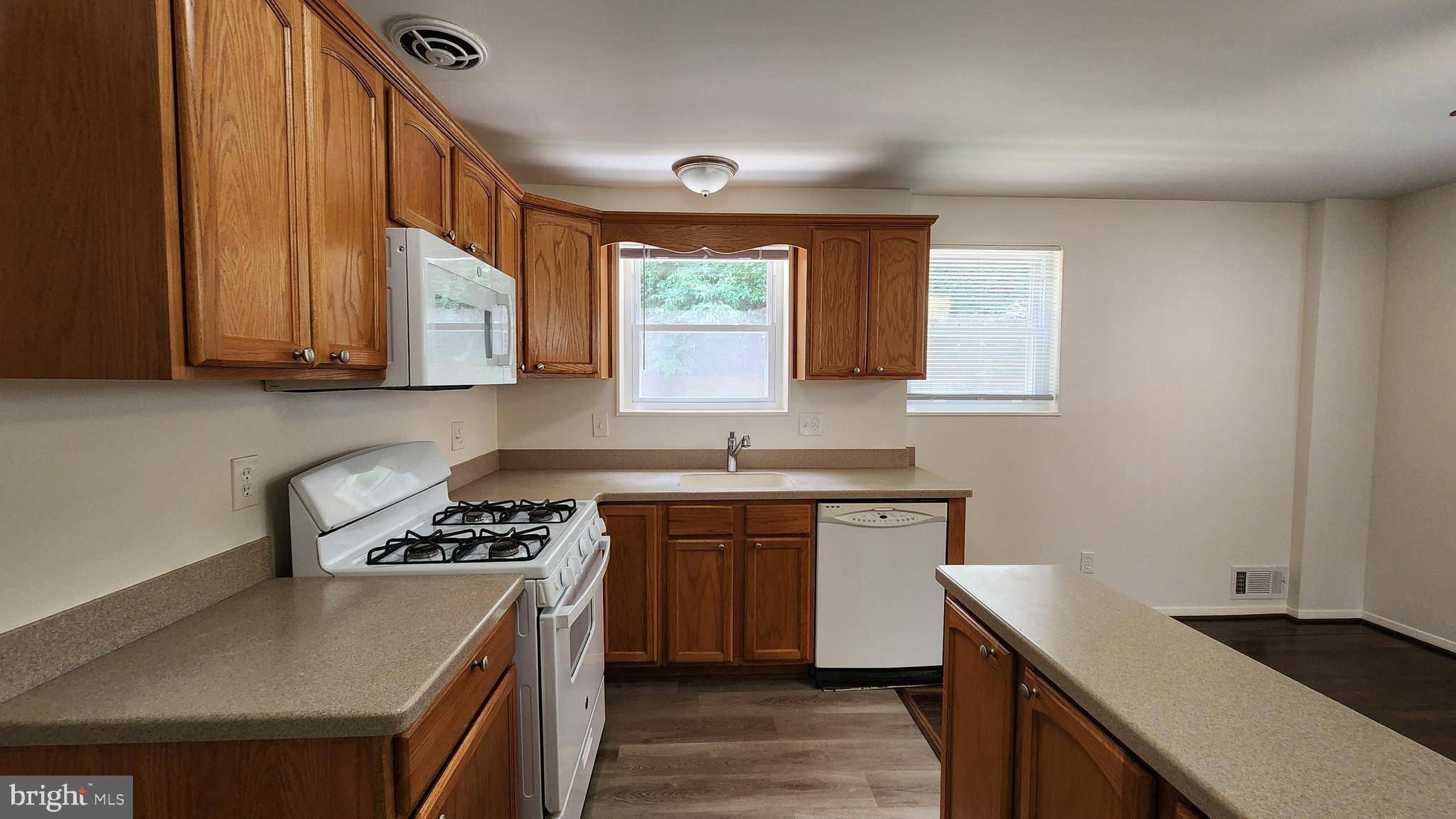 Arlington, VA 22204,5022 8TH RD S