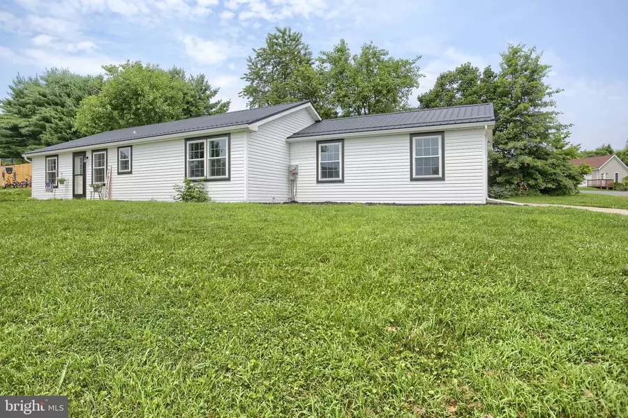 100 HERMAN LEE CIR, Liverpool, PA 17045