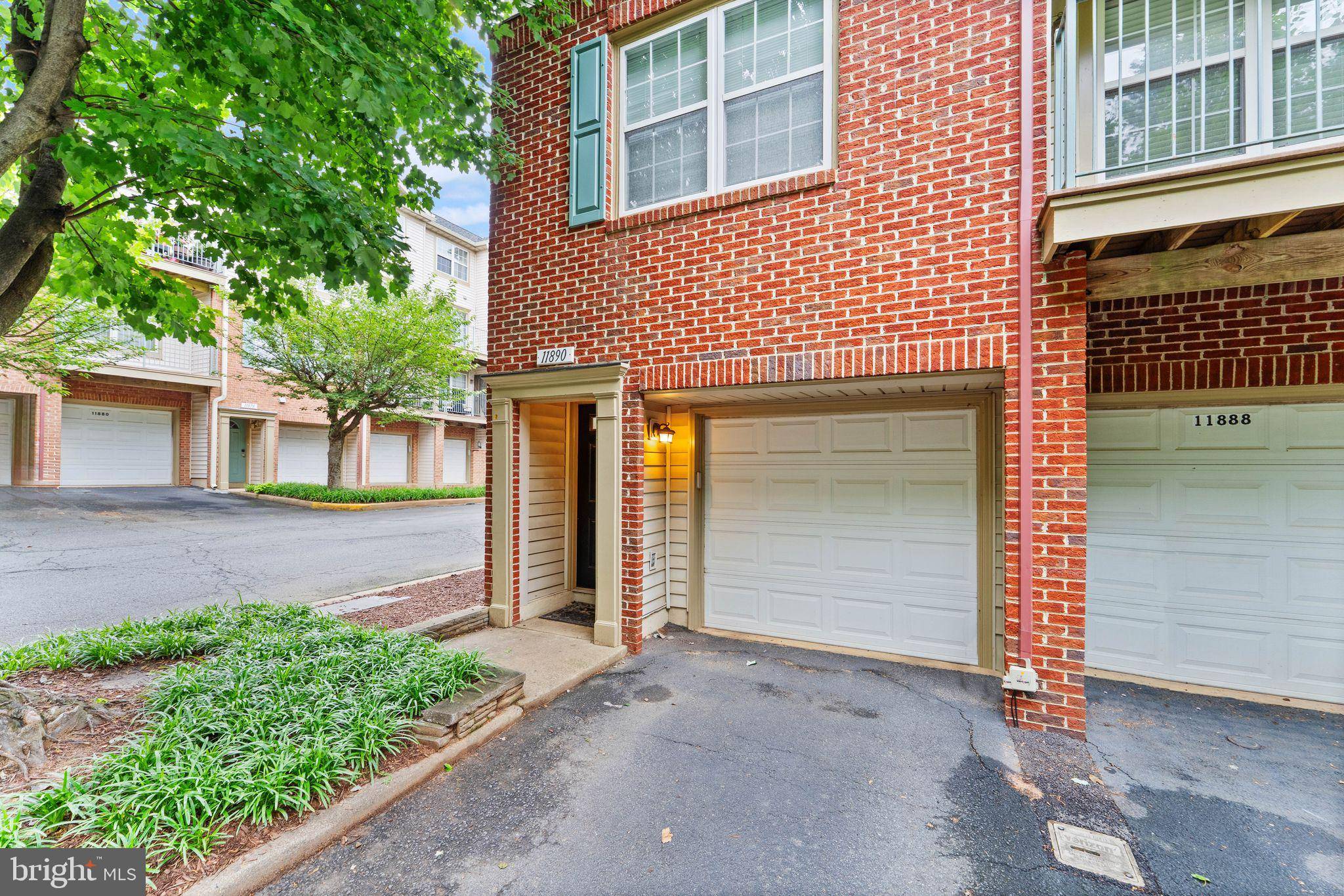 Reston, VA 20191,11890 BRETON CT #8B