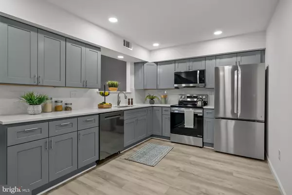 46 FOMALHAUT AVE, Turnersville, NJ 08012