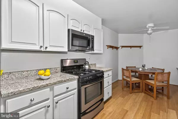 Burke, VA 22015,5920 COVE LANDING RD #102