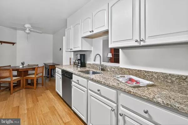 Burke, VA 22015,5920 COVE LANDING RD #102