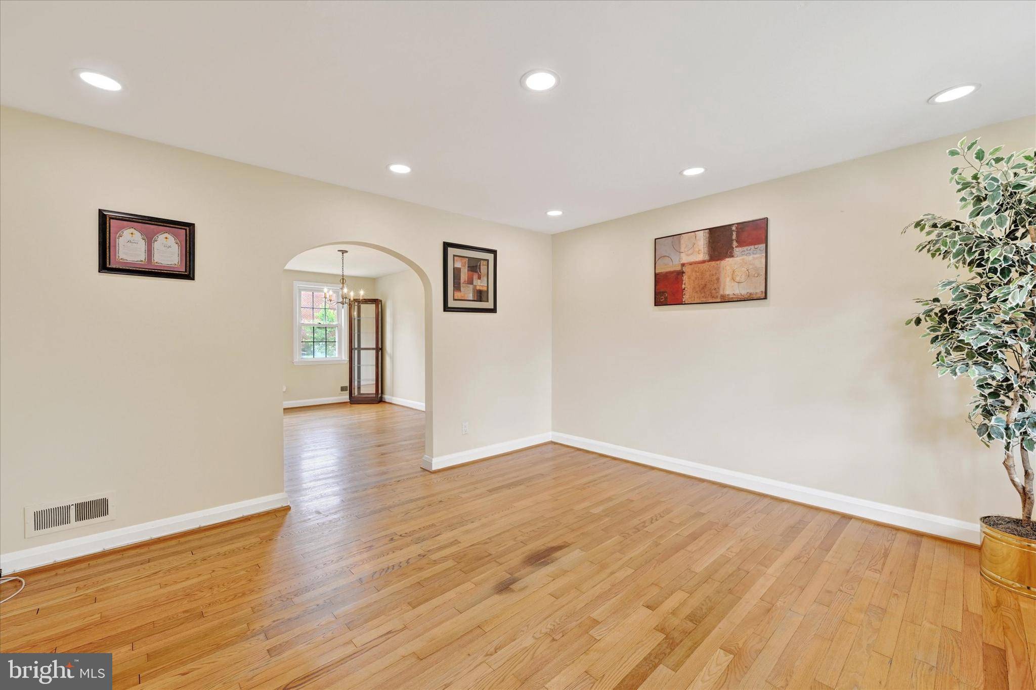 Towson, MD 21286,8352 LOCH RAVEN BLVD
