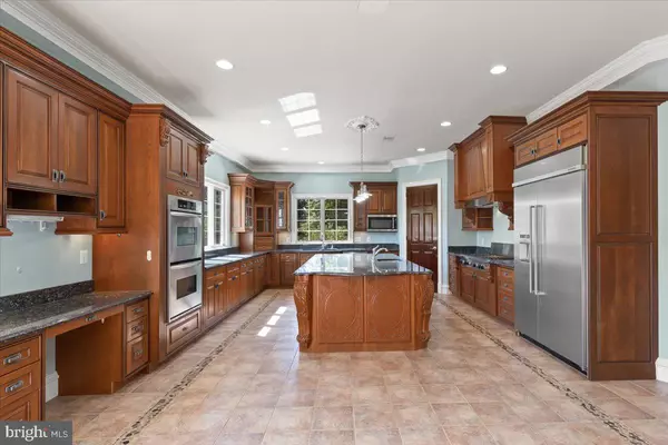 Alexandria, VA 22309,8813 OAK LEAF DR
