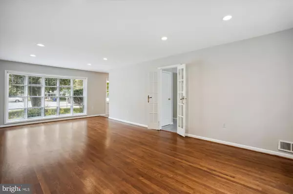 Annandale, VA 22003,8501 CANTERBURY DR