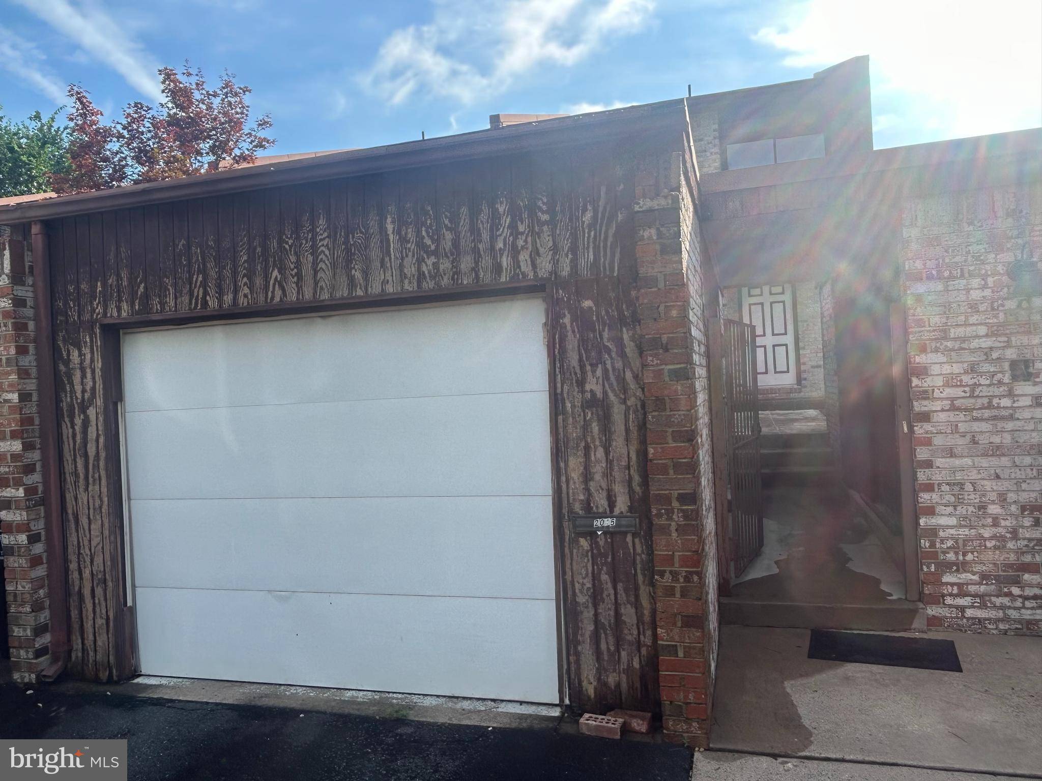 Arlington, VA 22207,2045 N GLEBE RD