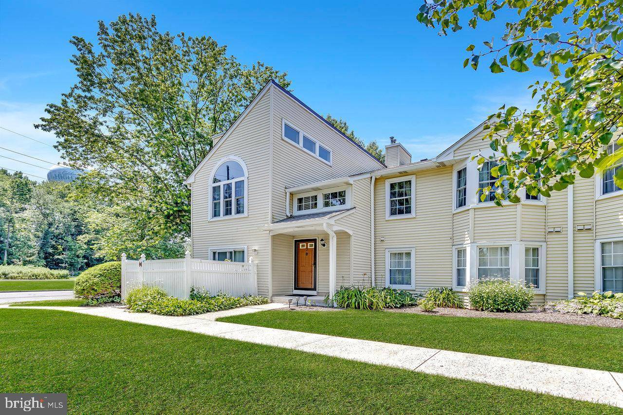 3 HUBER CT, Hightstown, NJ 08520