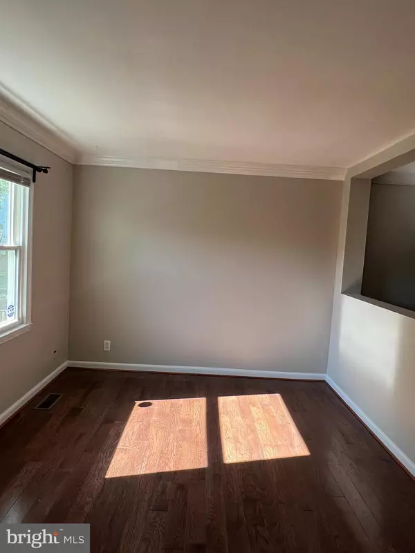 Alexandria, VA 22315,7106 LAKE COVE DR