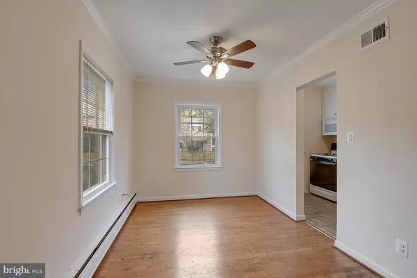 Arlington, VA 22207,4023 18TH RD N #2