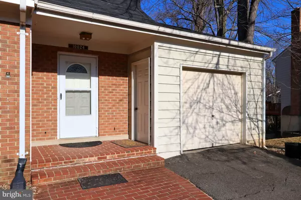 Burke, VA 22015,10024 DOWNEYS WOOD CT