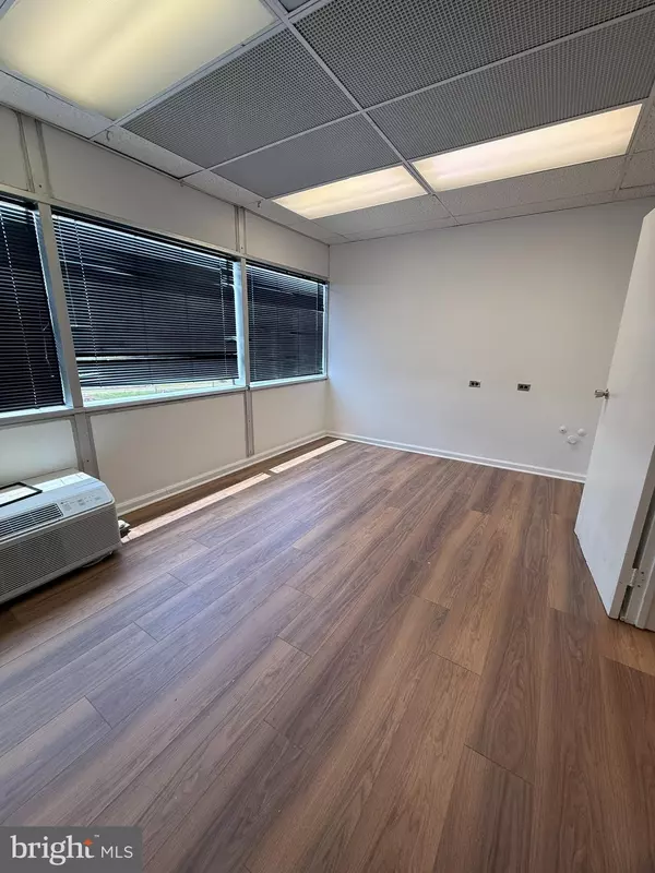 Alexandria, VA 22312,4810 BEAUREGARD ST #312