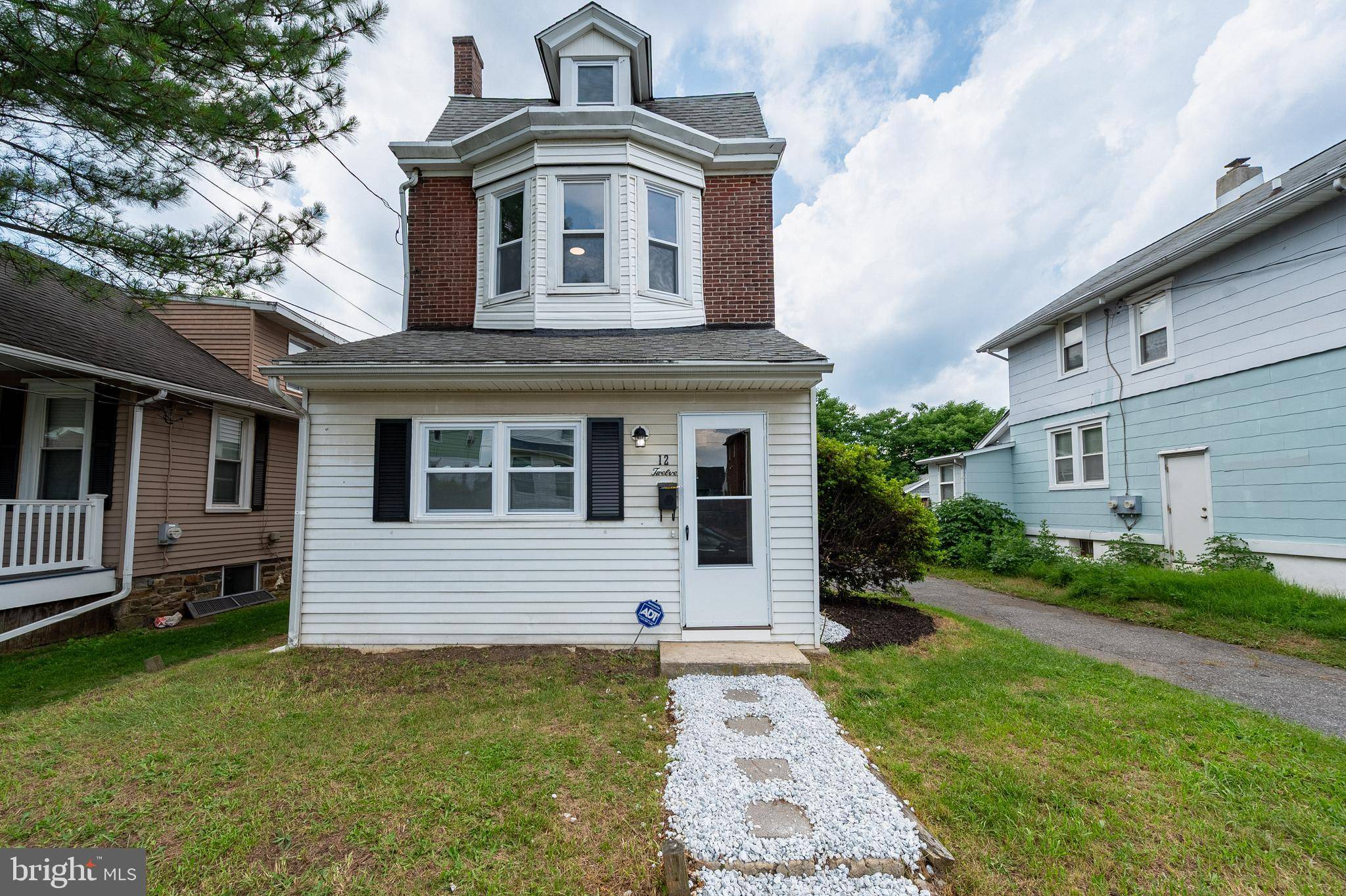 12 W ROLAND RD, Brookhaven, PA 19015