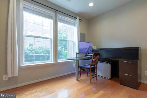 Alexandria, VA 22303,2046 BLUNT LN