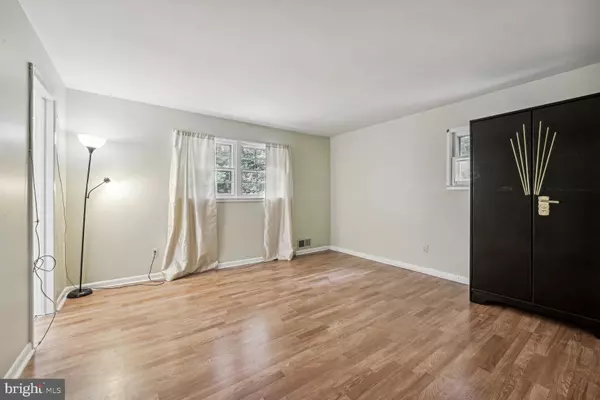 Mclean, VA 22101,7009 CAPITOL VIEW DR