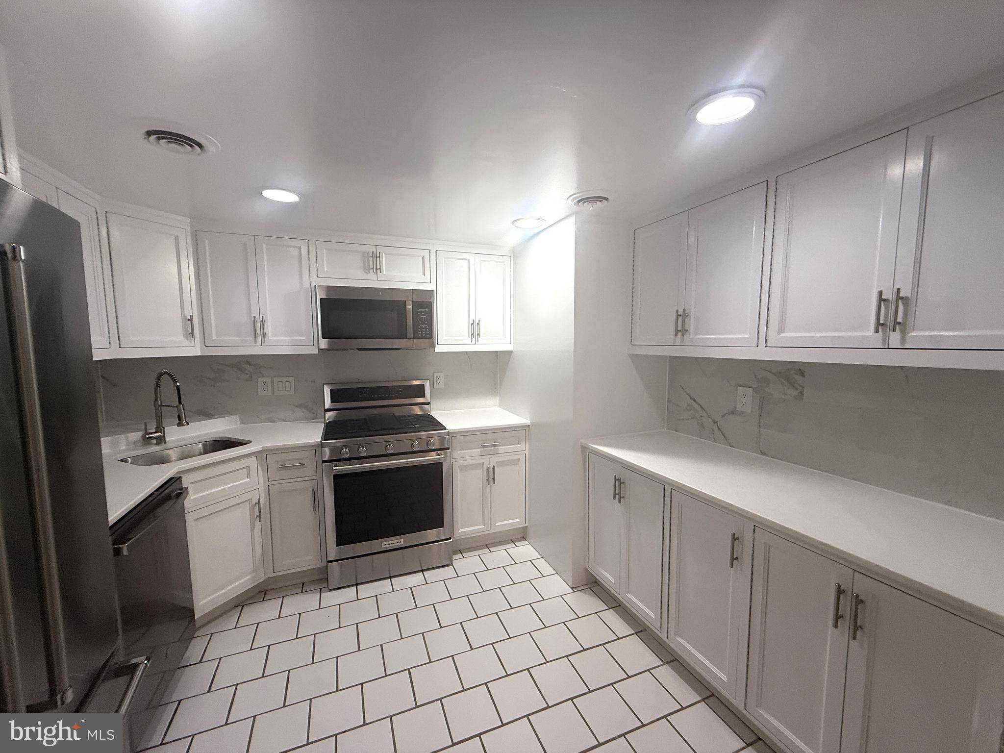Cherry Hill, NJ 08002,606 COOPER LANDING RD #B-2K