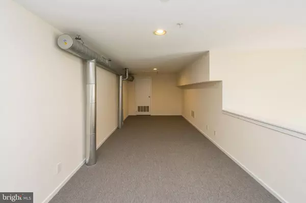 Philadelphia, PA 19128,182 GAY ST #1105