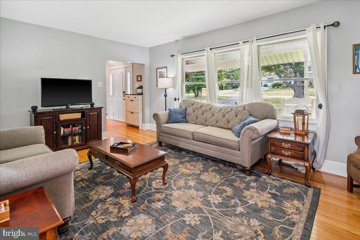 Ewing, NJ 08628,8 HIGH ACRES DR