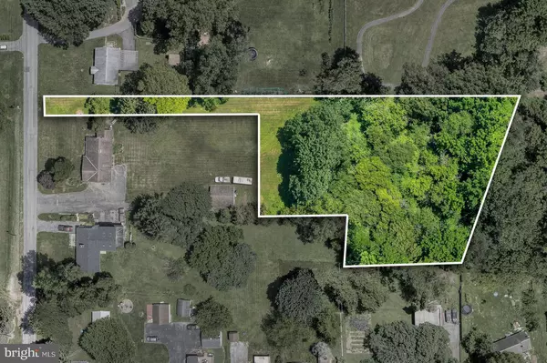 2460 HONEYSUCKLE, Lancaster, PA 17603