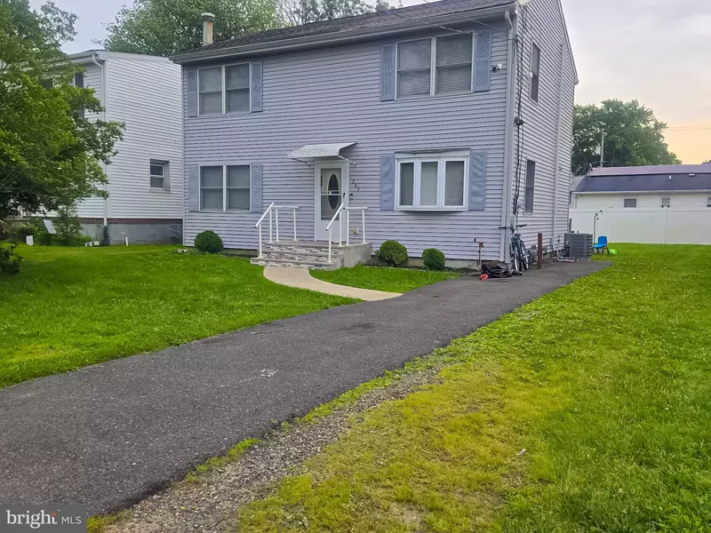 207 DELAWARE AVE, Cliffwood, NJ 07721